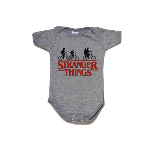 Bodie para bebe con diseño de Stranger things. tallas de 3 a 12 meses